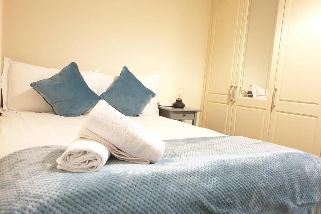 Large 3 Bed, Galway City Centre Apartment ภายนอก รูปภาพ