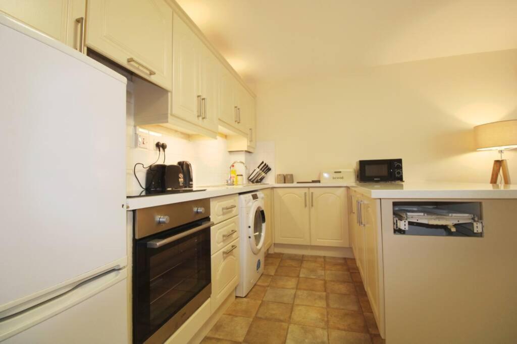 Large 3 Bed, Galway City Centre Apartment ภายนอก รูปภาพ
