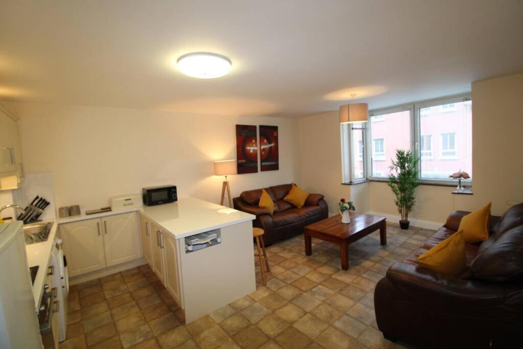 Large 3 Bed, Galway City Centre Apartment ภายนอก รูปภาพ