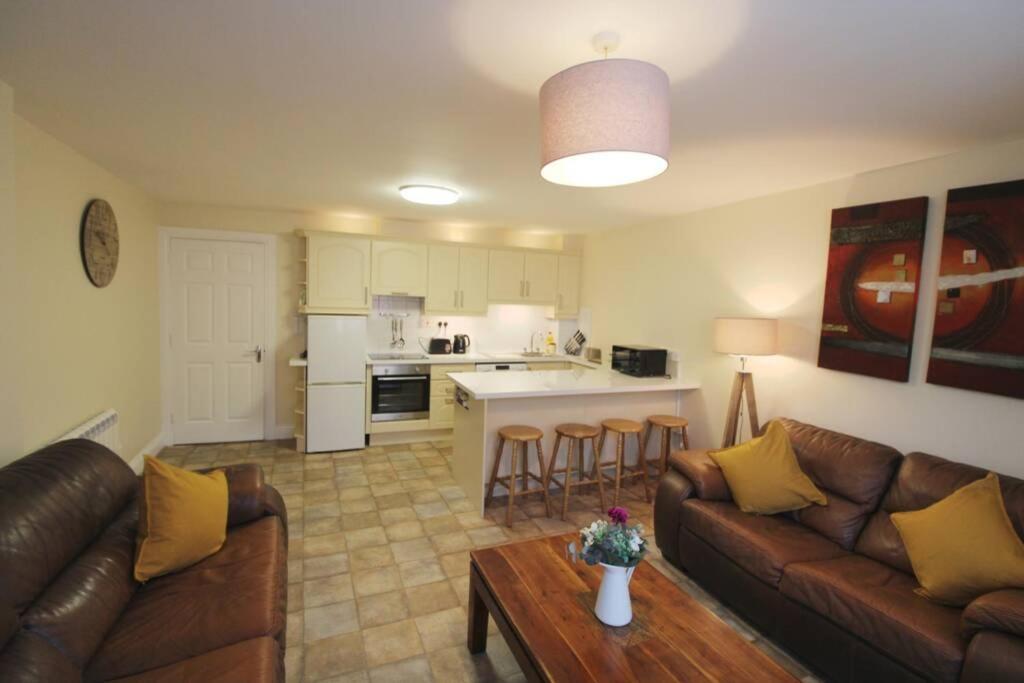 Large 3 Bed, Galway City Centre Apartment ภายนอก รูปภาพ